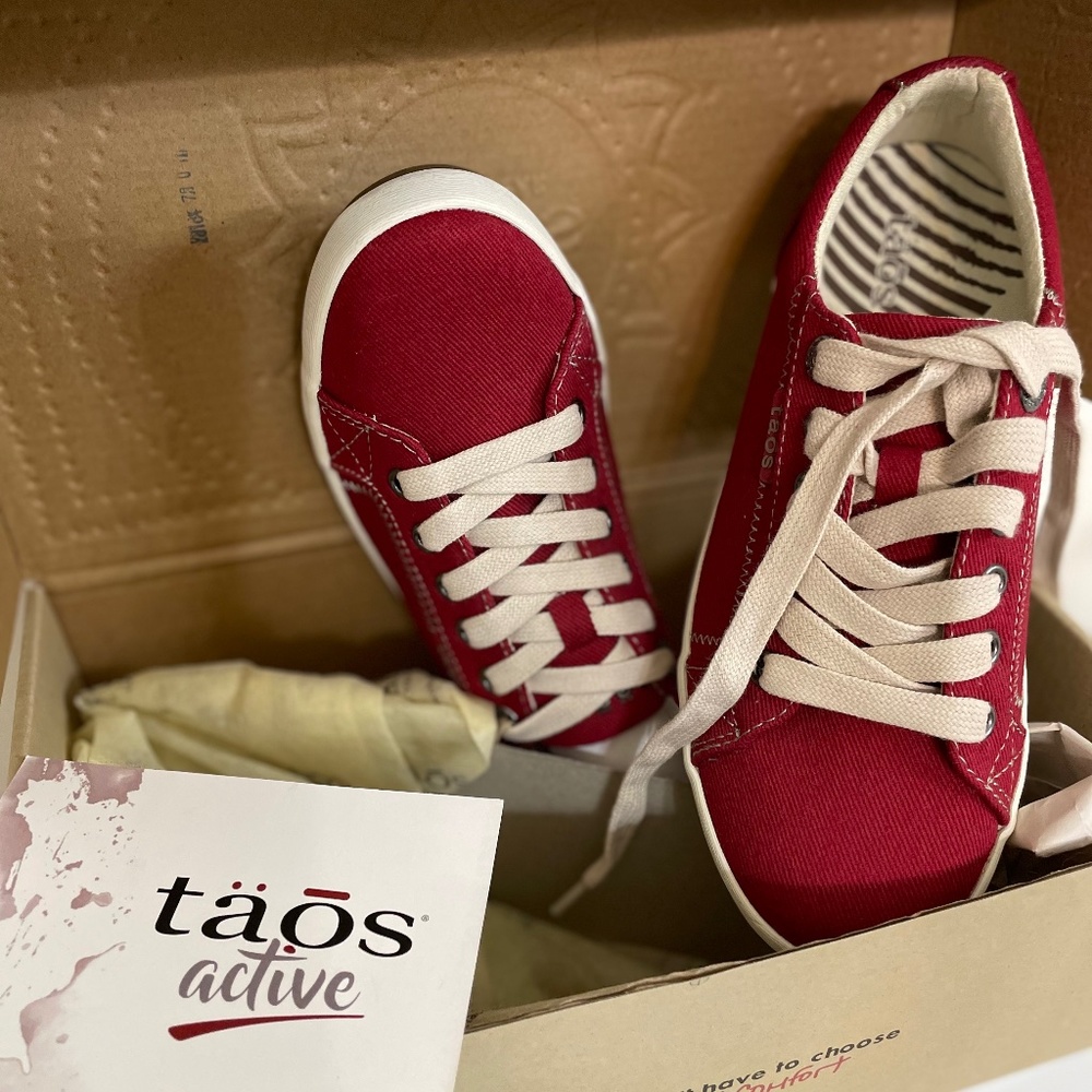 TAOS, Sneakers